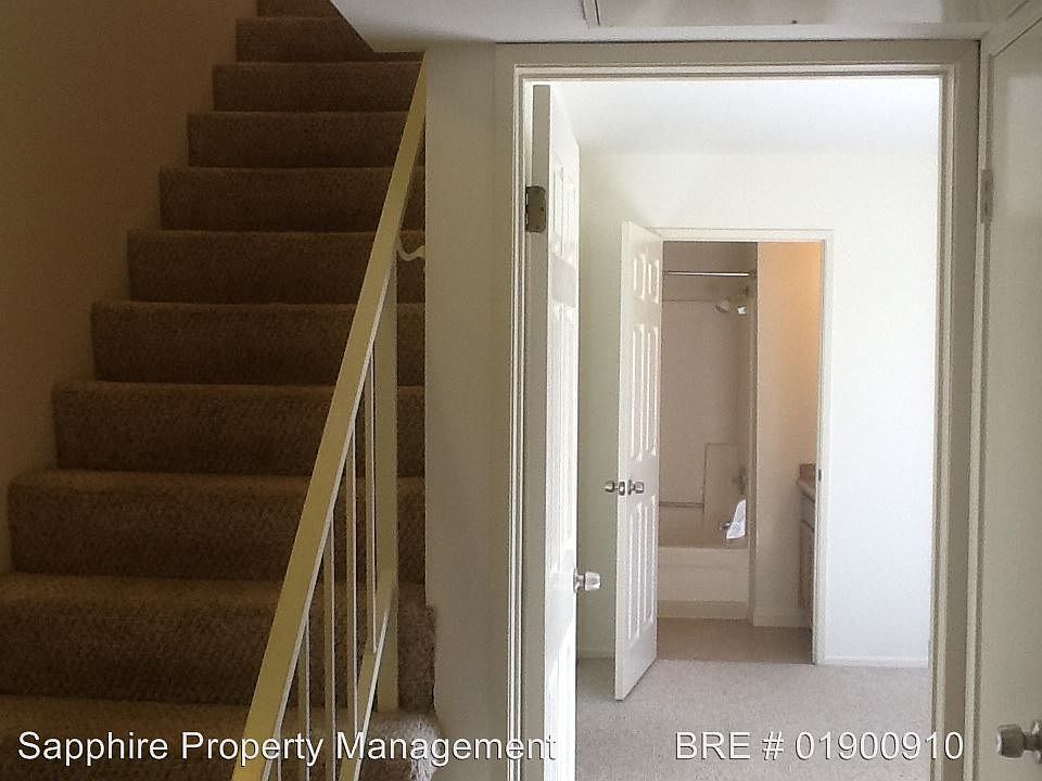 2nd image of 11482 Moorpark St APT 05