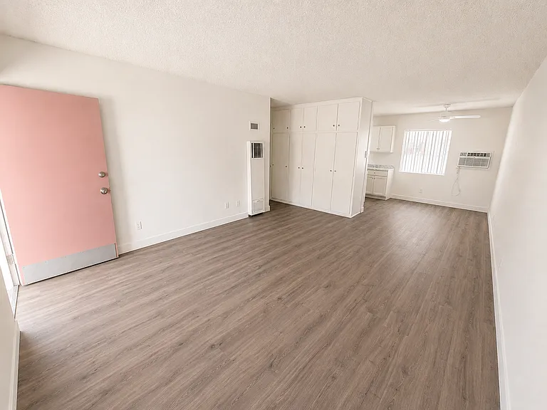 7450 Canby Ave — Photo 2