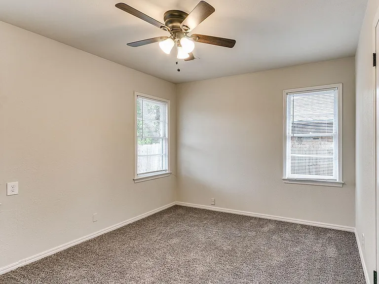 2221 Churchill Pl — Photo 13
