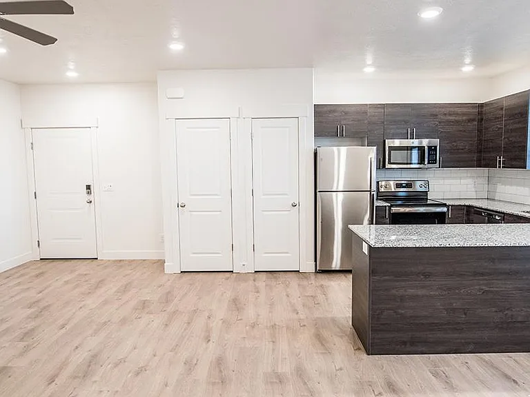 TRAIL HOLLOW APARTMENTS — Photo 3