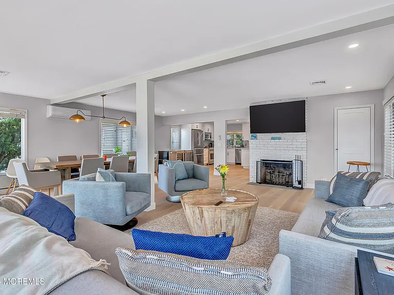 637 Beacon Blvd — Photo 9