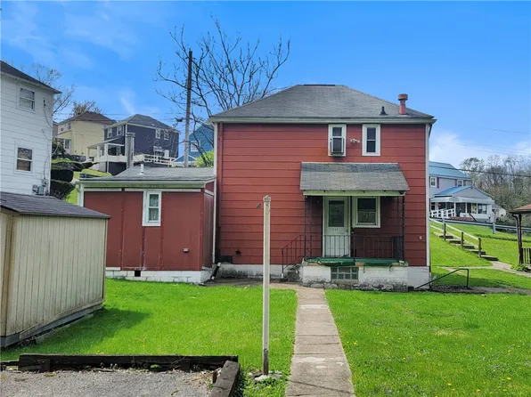 725 East Dr, Clairton, PA 15025