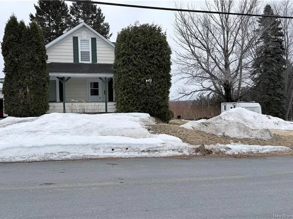 41 Lapointe St, Saint Laonard, NB E7E 1X3