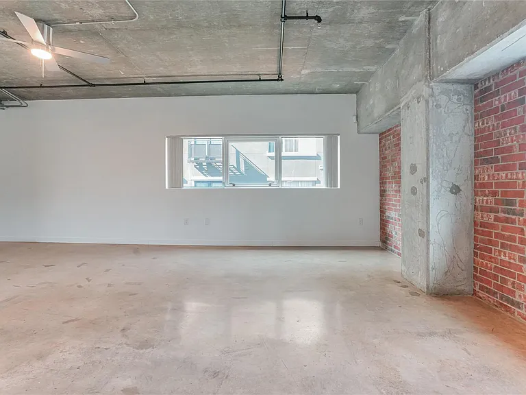 2000 Bagby St #2401 — Photo 32