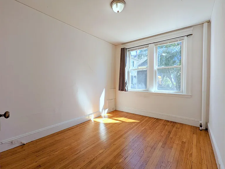 172 Maple St — Photo 5