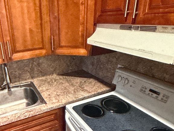 3rd image of 4370 NW 11th St