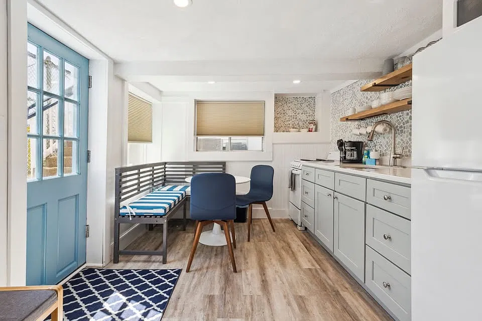 61 Ocean Blvd — Photo 3