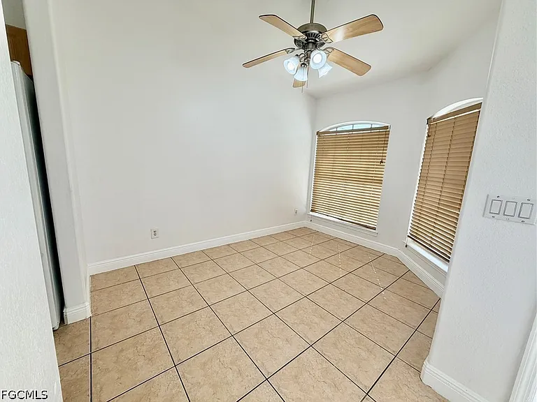 527 NE 24th Pl — Photo 15