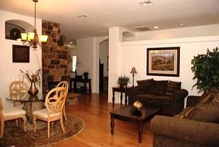 3rd image of 10522 E Forge Ave