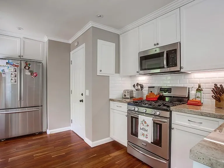510 Turfwood Ln — Photo 8