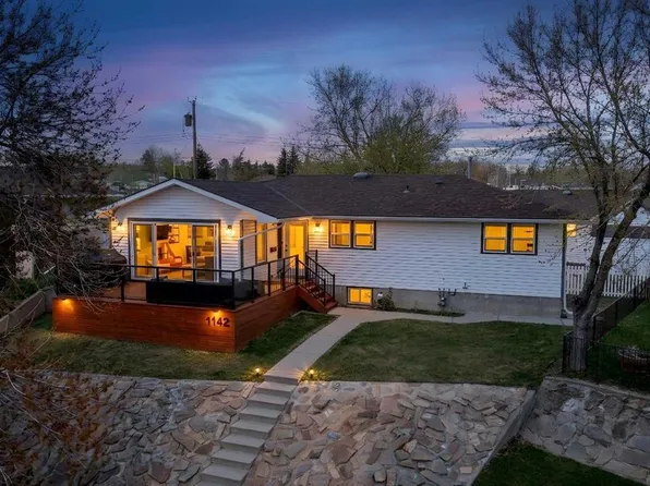 1412 W 16a St NE, Calgary, AB T2E 4T7