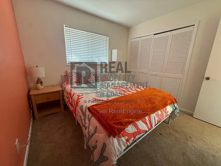 4718 SE 5th Ave #7 — Photo 4
