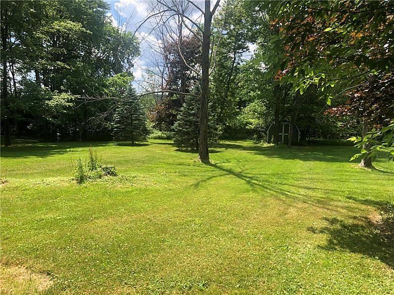 2nd image of 1379 Foxwood Dr