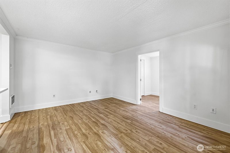 3rd image of 5444 40th Avenue SW