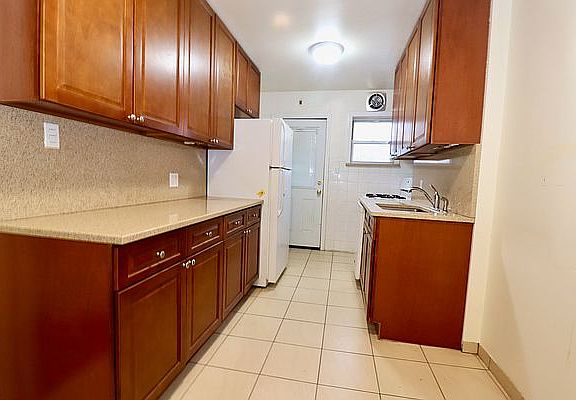 4th image of 22-13 28th St #2