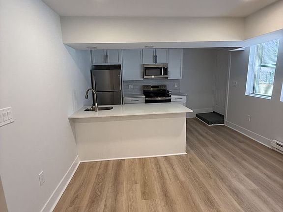 3rd image of 11 Queensberry St #2B