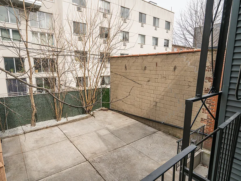 31 Orient Ave #PARLOR — Photo 3