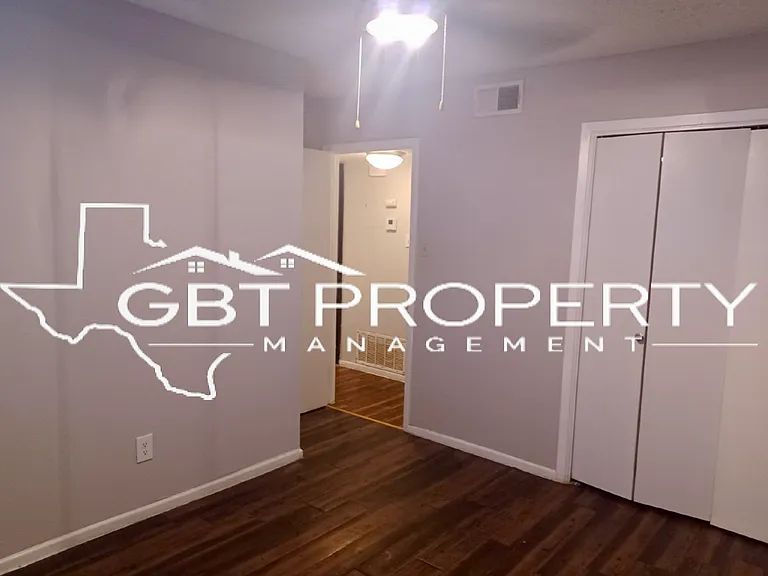 Robinson Manor Apartments — Photo 32
