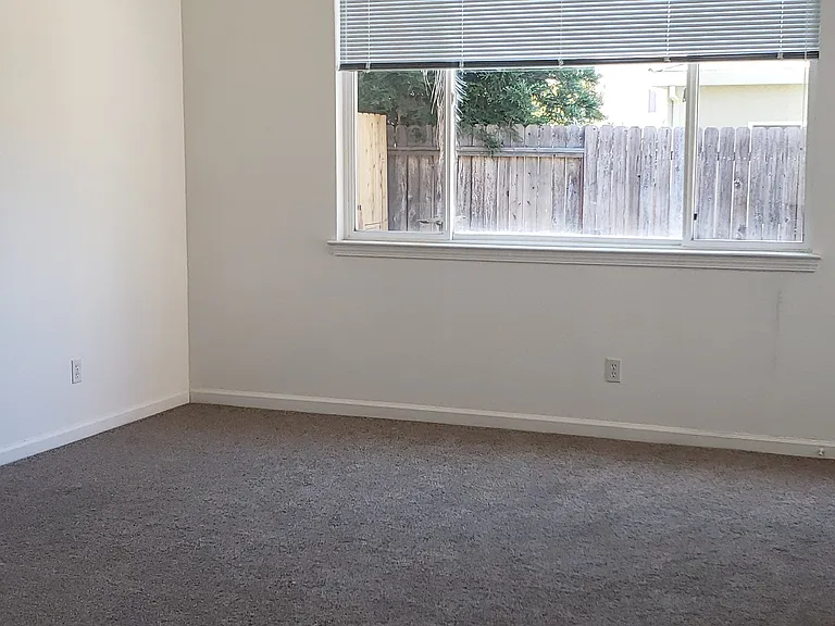 2271 Celtic Dr — Photo 9