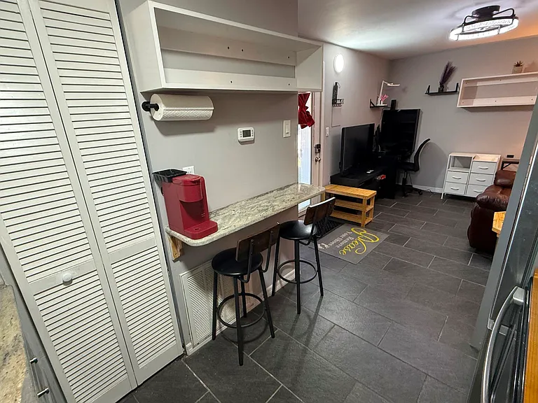 803 E James St #2-1 — Photo 16