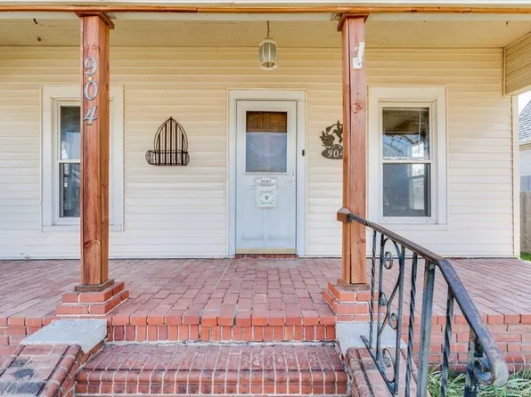 904 N Plum St, Hutchinson, KS 67501