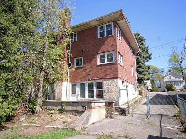 1051 victory Boulevard, Staten Island, NY 10301