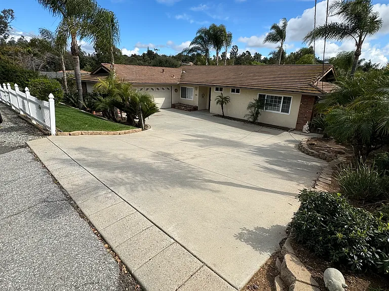1725 Hillcrest Ln — Photo 16
