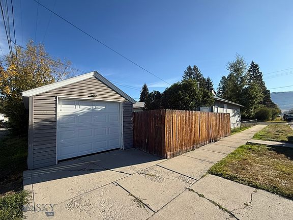 3rd image of 1857 Carolina Ave
