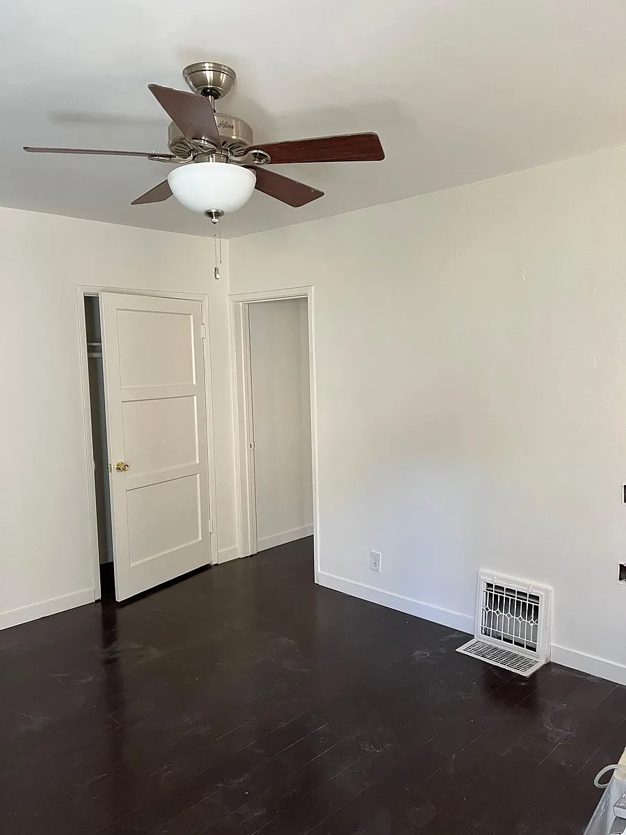 Building Photo - 409 E Valencia Ave #413
