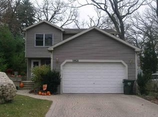 19521 W University Dr, Mundelein, IL