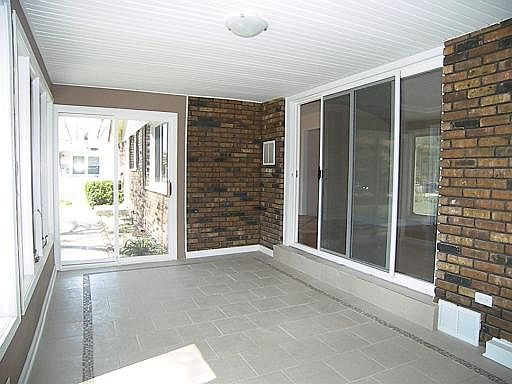 4th image of 319 E 165th Pl