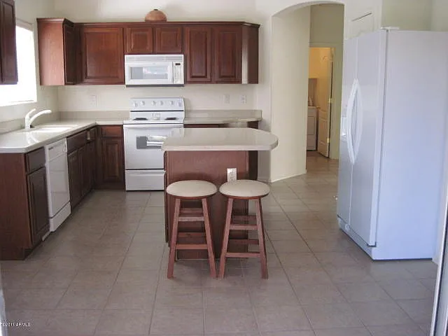 3 bed, 1205 sqft, $2,150 — Photo 4