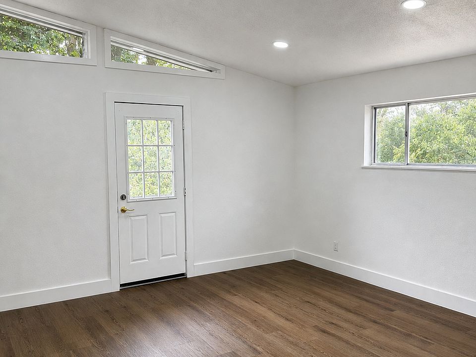1st image of 2708 Oakcliff St #3