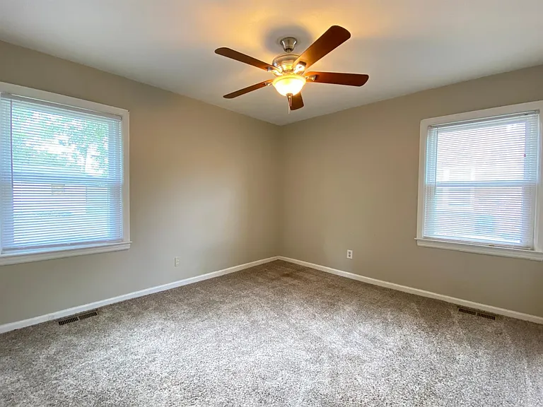 2321 Southgate Dr — Photo 7