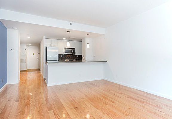 3rd image of 189 Avenue C APT 2A