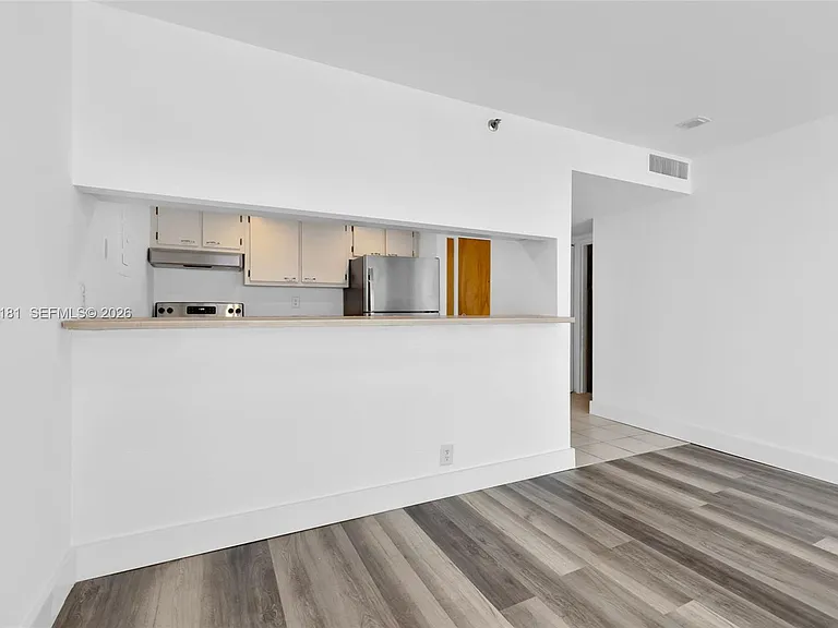 7601 E Treasure Dr #506 — Photo 11