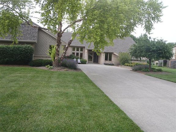 3rd image of 9411 Meadow Woods Ln