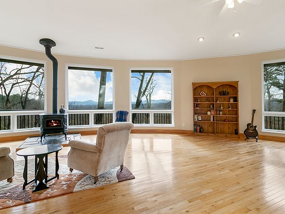 4th image of 514 Angels Way Ln