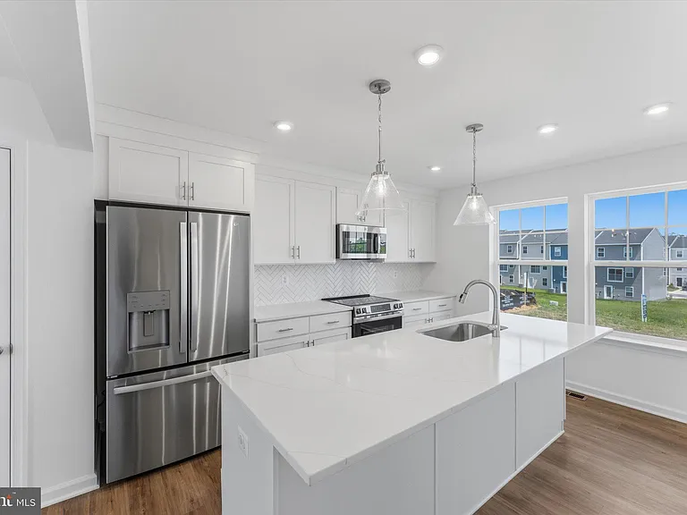501 Fontana Cir — Photo 4