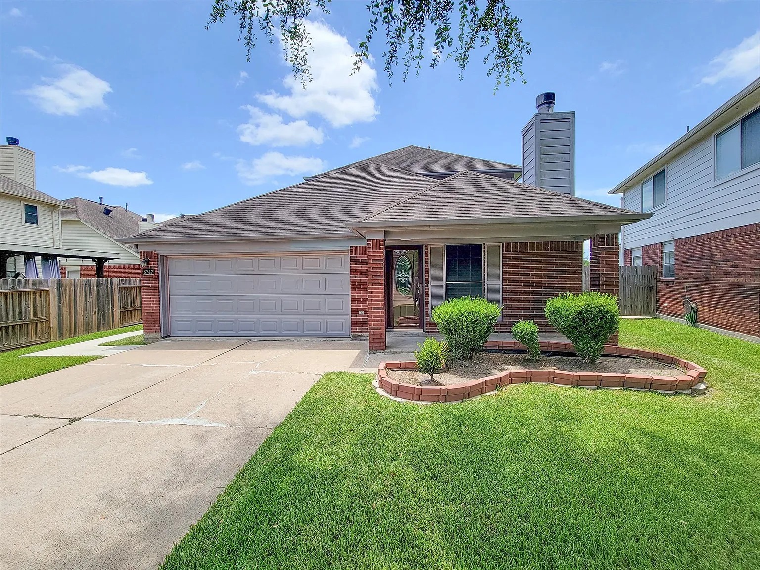 3 bed, 2.5 bath, 2695 sqft, $2,395 — Photo 1