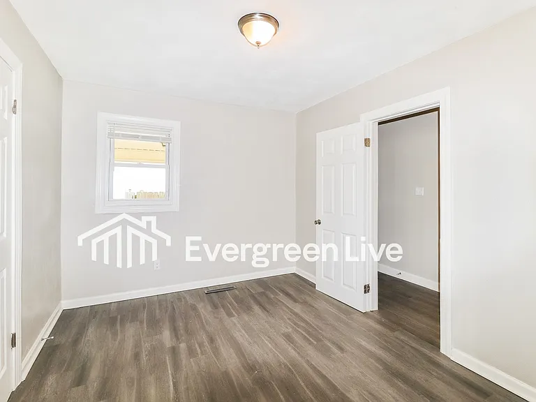 521 Weaver Cir — Photo 8