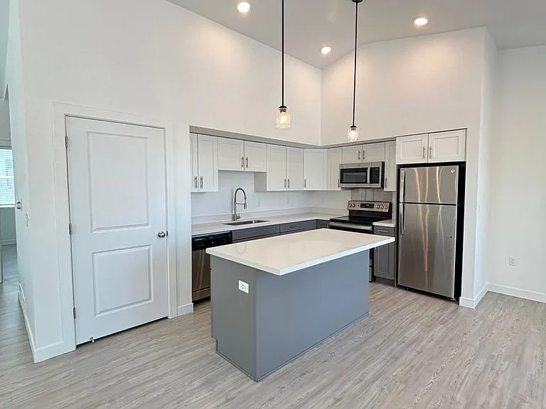 Woods Rose Townhomes — Photo 4