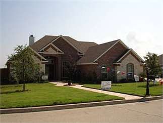 2nd image of 921 Queen Elizabeth Dr