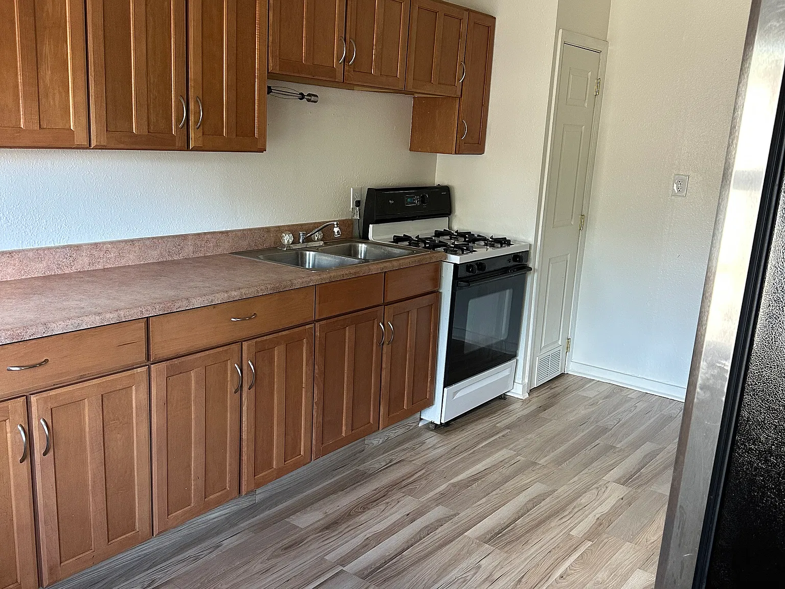 302 N Court Ave — Photo 3