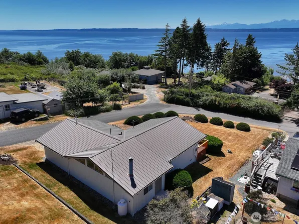 4135 Lovely Road, Clinton, WA 98236