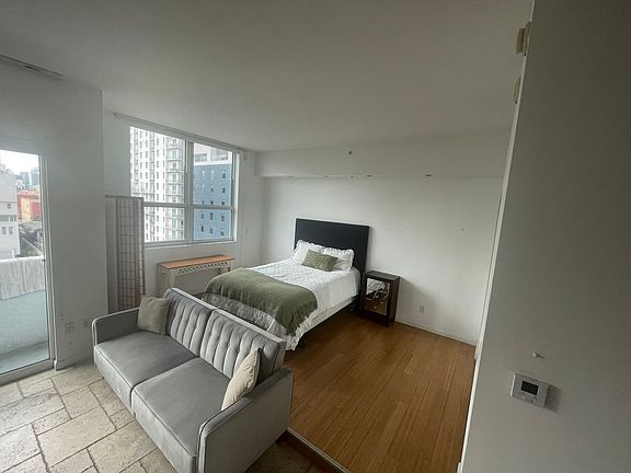 2nd image of 133 NE 2nd Ave APT 911