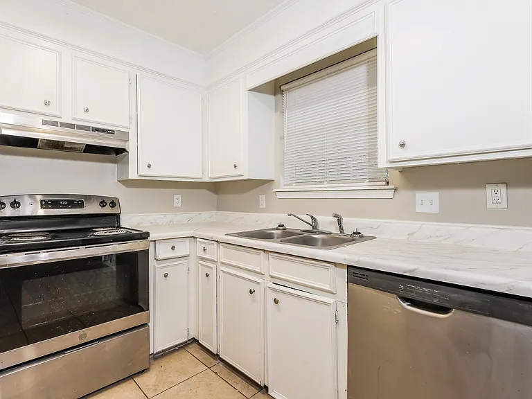 4946 Hanging Oak Dr — Photo 7