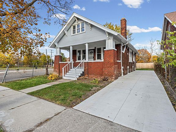 3rd image of 4888 Maxwell St