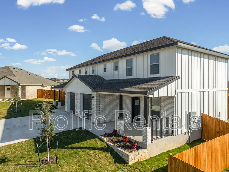 106 Logan Ct #B — Photo 4
