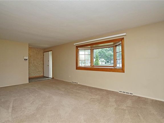 2nd image of 400 Steven Blvd